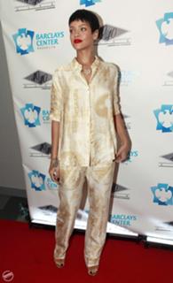 Rihanna feet photo thumbnail