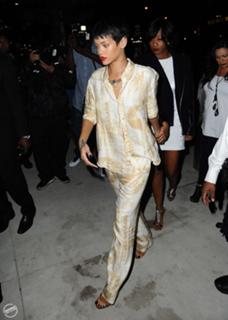 Rihanna feet photo thumbnail