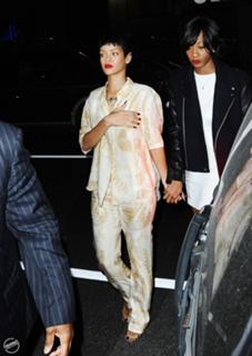 Rihanna feet photo thumbnail