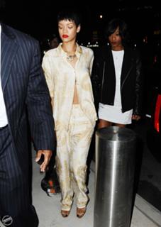 Rihanna feet photo thumbnail