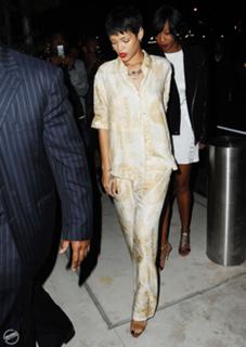 Rihanna feet photo thumbnail