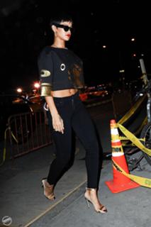 Rihanna feet photo thumbnail