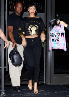 Rihanna feet photo thumbnail