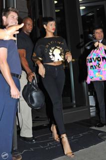 Rihanna feet photo thumbnail