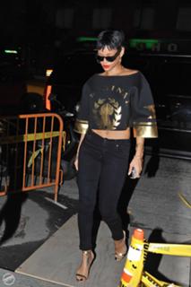 Rihanna feet photo thumbnail