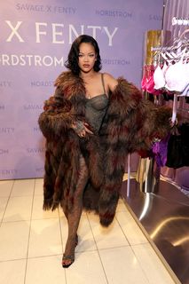 Rihanna feet photo thumbnail