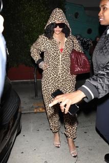 Rihanna feet photo thumbnail