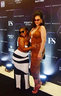 Rihanna feet photo thumbnail