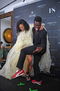 Rihanna feet photo thumbnail