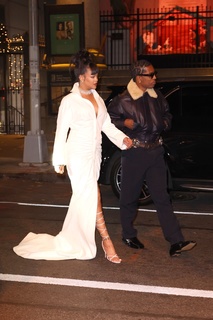Rihanna feet photo thumbnail