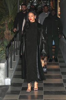 Rihanna feet photo thumbnail