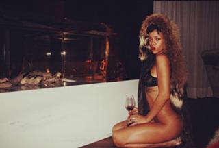 Rihanna feet photo thumbnail