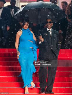 Rihanna feet photo thumbnail