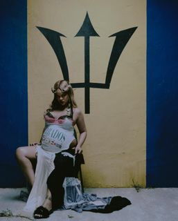 Rihanna feet photo thumbnail