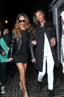 Rihanna feet photo thumbnail