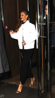 Rihanna feet photo thumbnail