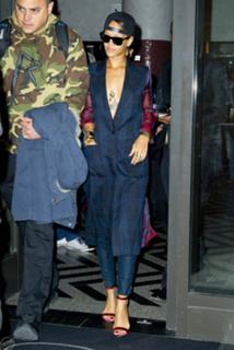 Rihanna feet photo thumbnail