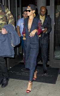 Rihanna feet photo thumbnail