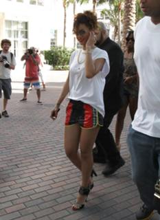 Rihanna feet photo thumbnail