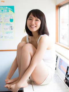 Riho Yoshioka feet photo 2