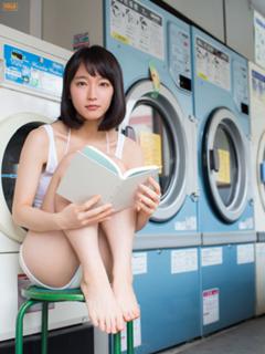 Riho Yoshioka feet photo 3
