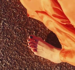 Riho Yoshioka feet photo 5