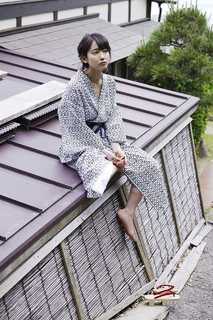 Riho Yoshioka feet photo 12