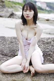 Riho Yoshioka feet photo 10