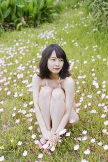 Riho Yoshioka feet photo 9