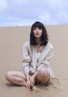 Riho Yoshioka feet photo 1