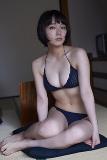 Riho Yoshioka feet photo 15