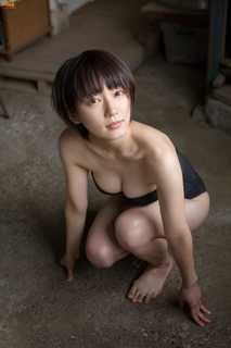 Riho Yoshioka feet photo 6