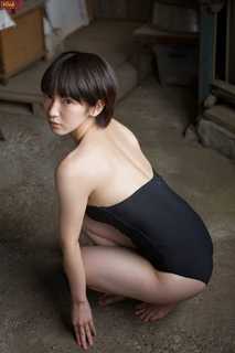 Riho Yoshioka feet photo 5