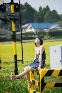 Riho Yoshioka feet photo 3