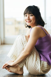 Riho Yoshioka feet photo 7