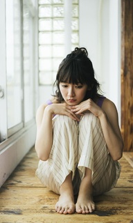 Riho Yoshioka feet photo 9