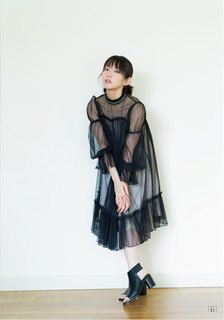 Riho Yoshioka feet photo 5