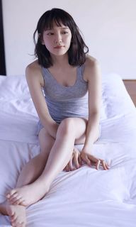 Riho Yoshioka feet photo 7