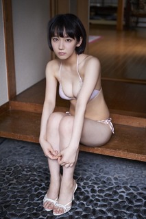 Riho Yoshioka feet photo 3