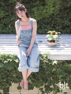 Riho Yoshioka feet photo 5