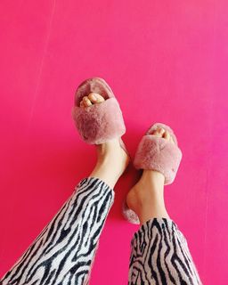 Riisa Naka feet photo 1