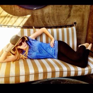 Riki Lindhome feet photo thumbnail