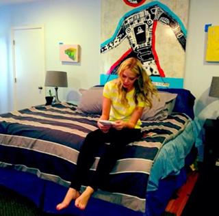 Riki Lindhome feet photo thumbnail