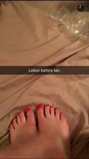 Riki Lindhome feet photo thumbnail