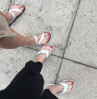 Riki Lindhome feet photo thumbnail