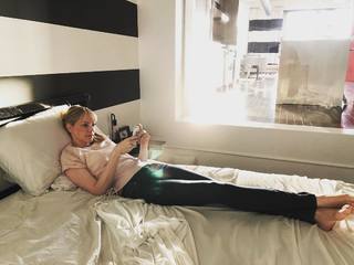 Riki Lindhome feet photo thumbnail