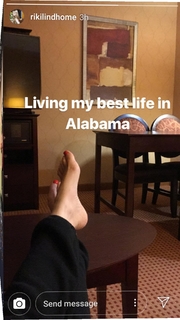 Riki Lindhome feet photo thumbnail