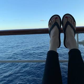 Riki Lindhome feet photo thumbnail
