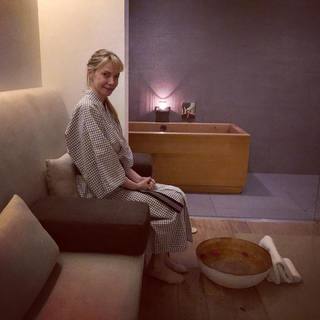 Riki Lindhome feet photo thumbnail