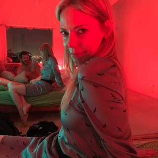 Riki Lindhome feet photo thumbnail